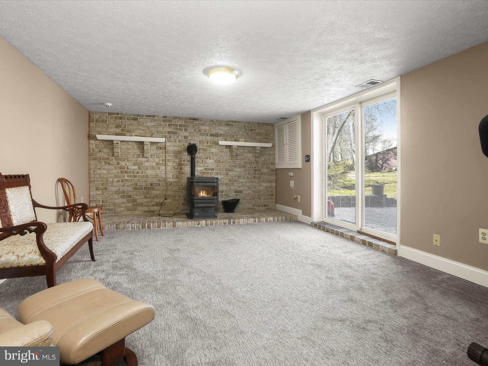 206 Magothy Bridge Road Pasadena, MD 21122 - Photo 24 of 41 Family Room