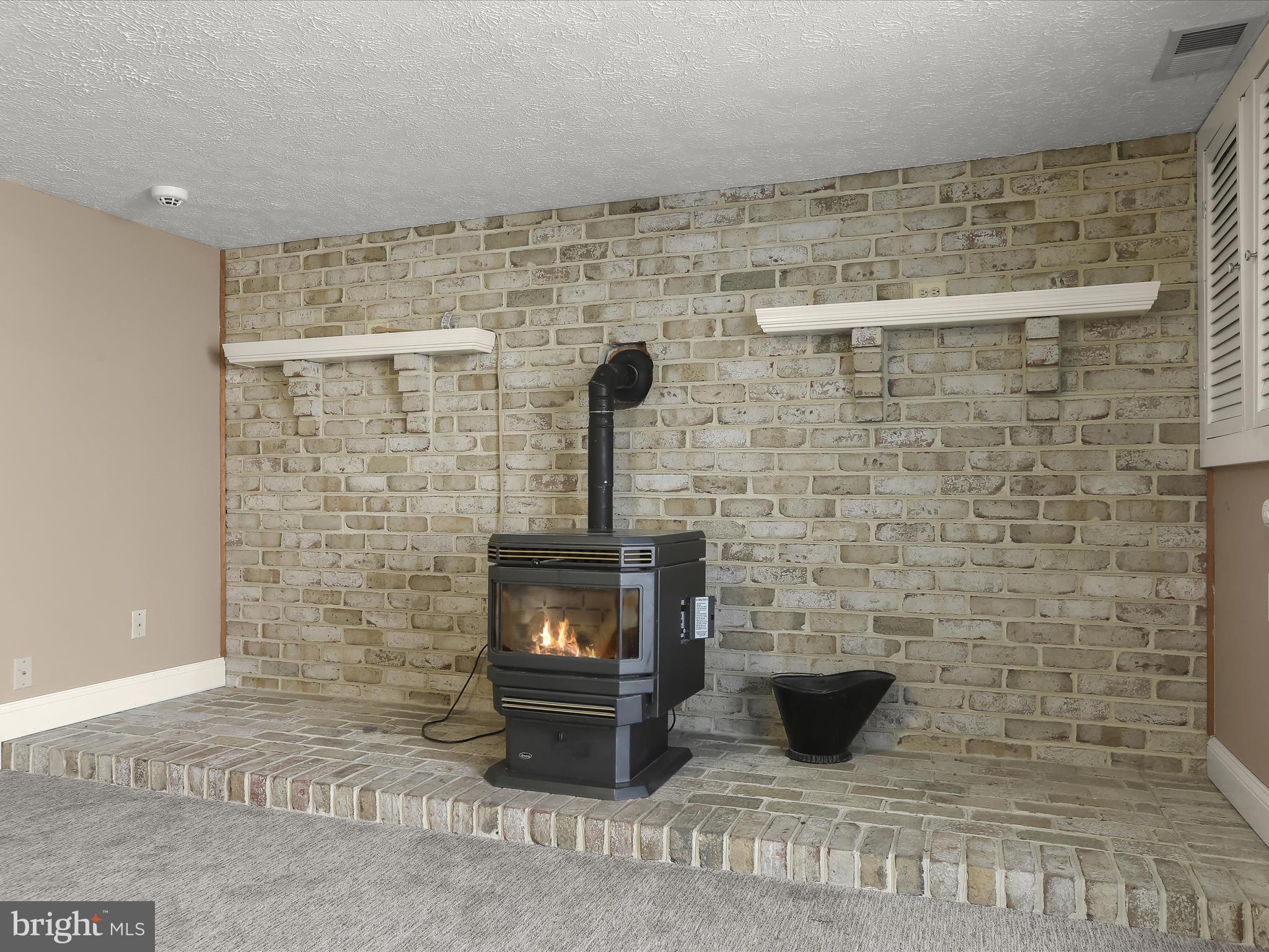 206 Magothy Bridge Road Pasadena, MD 21122 - Photo 25 of 41 Family Room