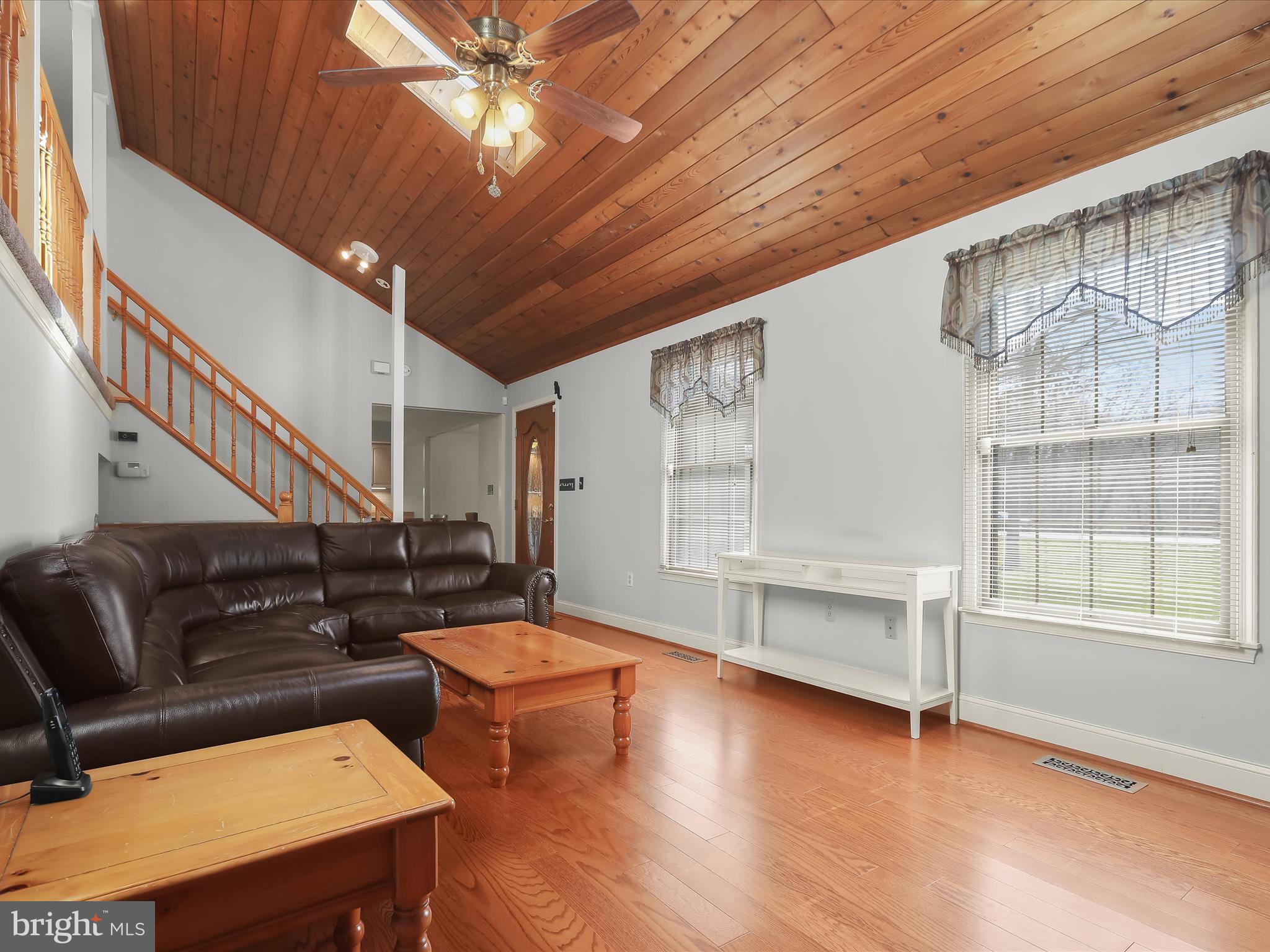 206 Magothy Bridge Road Pasadena, MD 21122 - Photo 4 of 41 Living Room