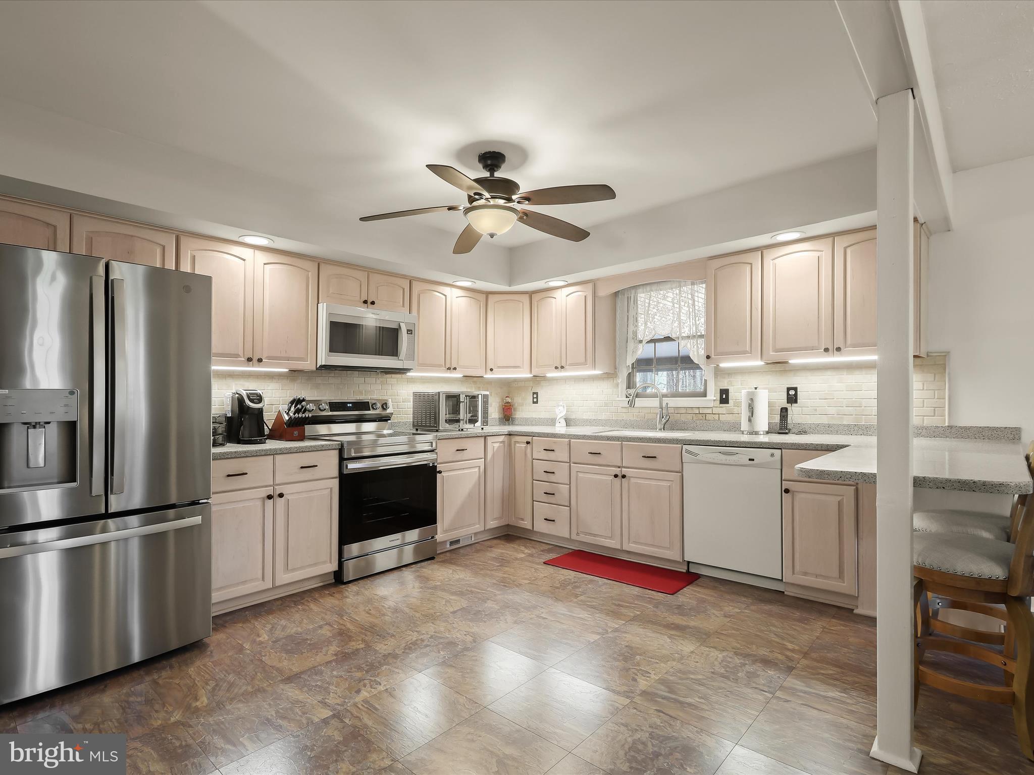 206 Magothy Bridge Road Pasadena, MD 21122 - Photo 5 of 41 Kitchen