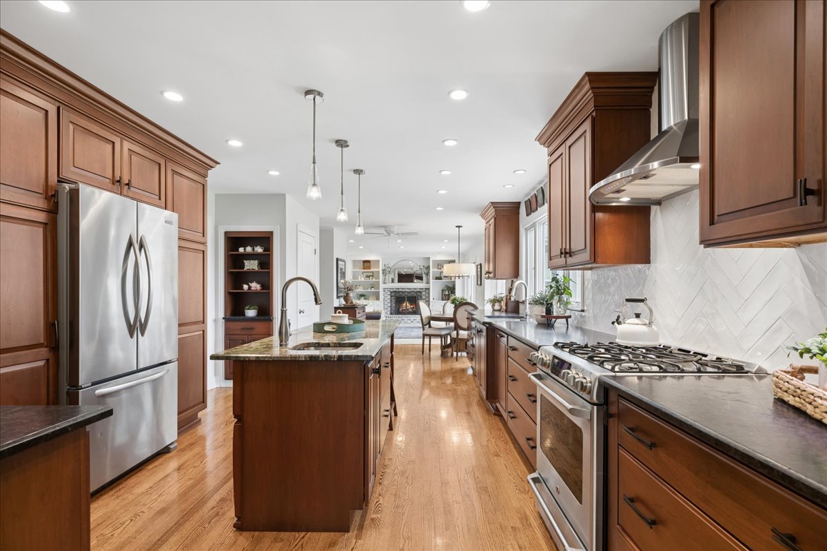 334 East Winchester Road Libertyville, IL 60048 - Photo 11 of 40