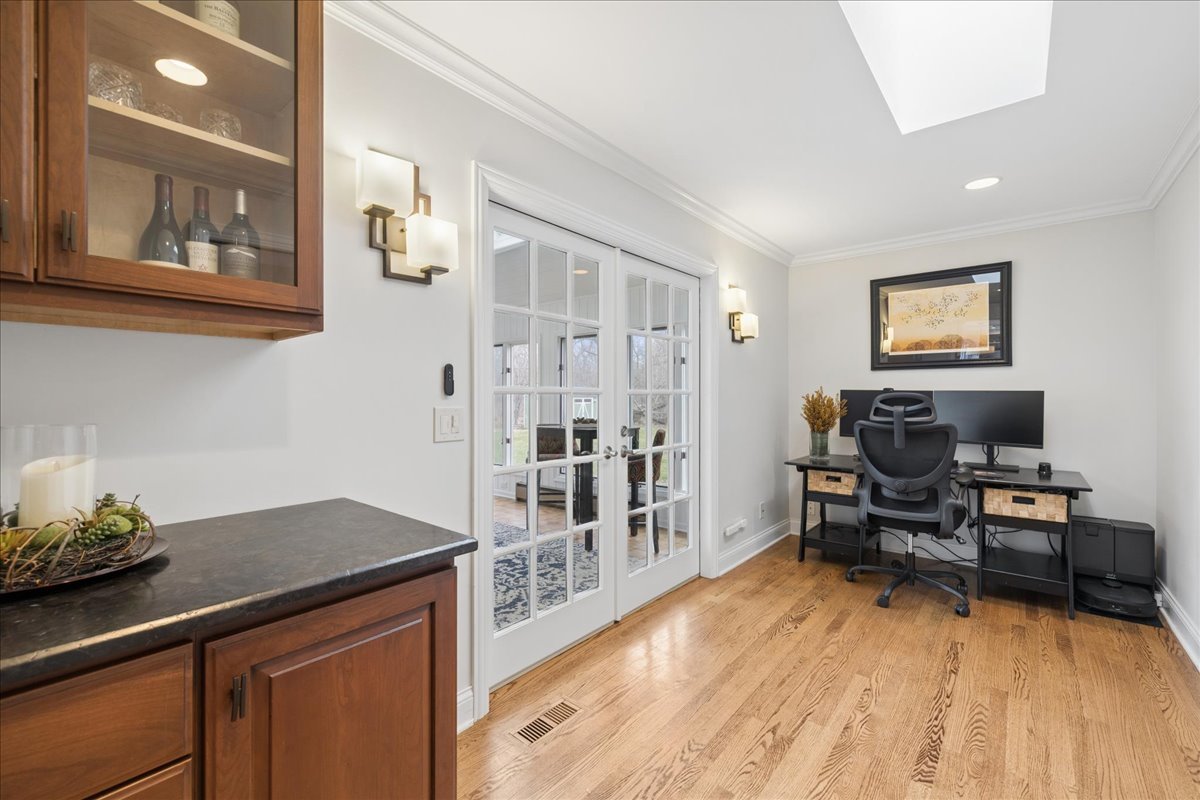 334 East Winchester Road Libertyville, IL 60048 - Photo 13 of 40