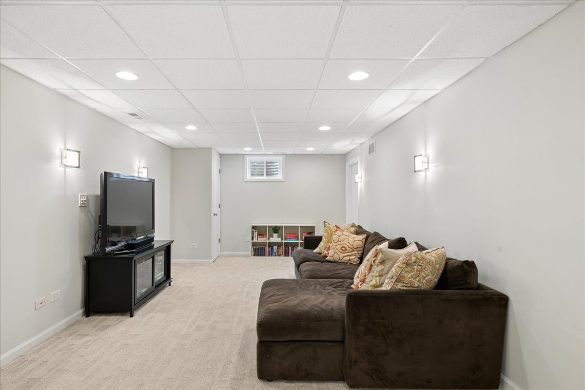 334 East Winchester Road Libertyville, IL 60048 - Photo 24 of 40