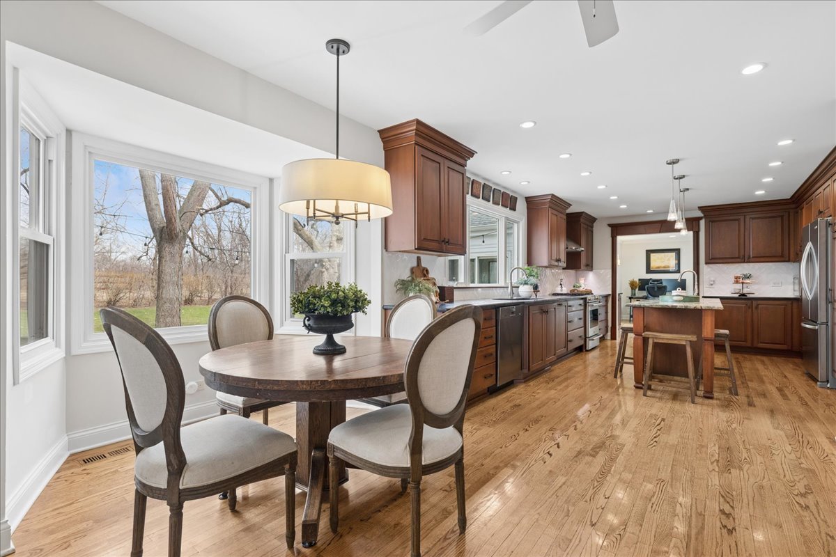 334 East Winchester Road Libertyville, IL 60048 - Photo 7 of 40