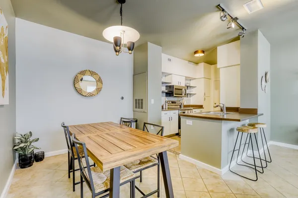 $1,900 | 1201 Grove Boulevard, Unit 502, Austin, TX 78741