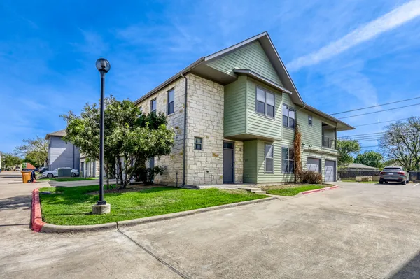 $1,900 | 1201 Grove Boulevard, Unit 502, Austin, TX 78741