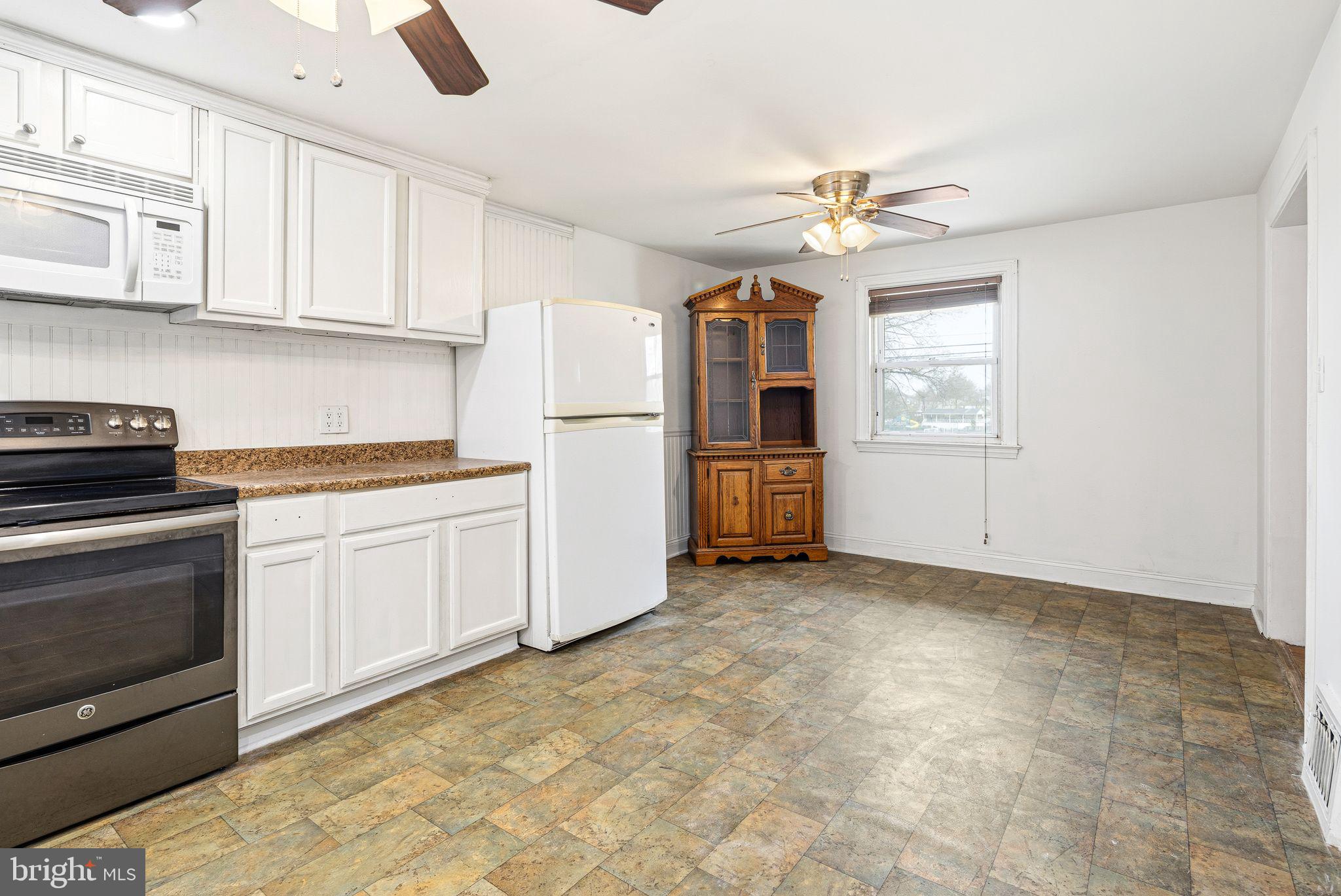 522 Amosland Road Morton, PA 19070 - Photo 7 of 28 Kitchen