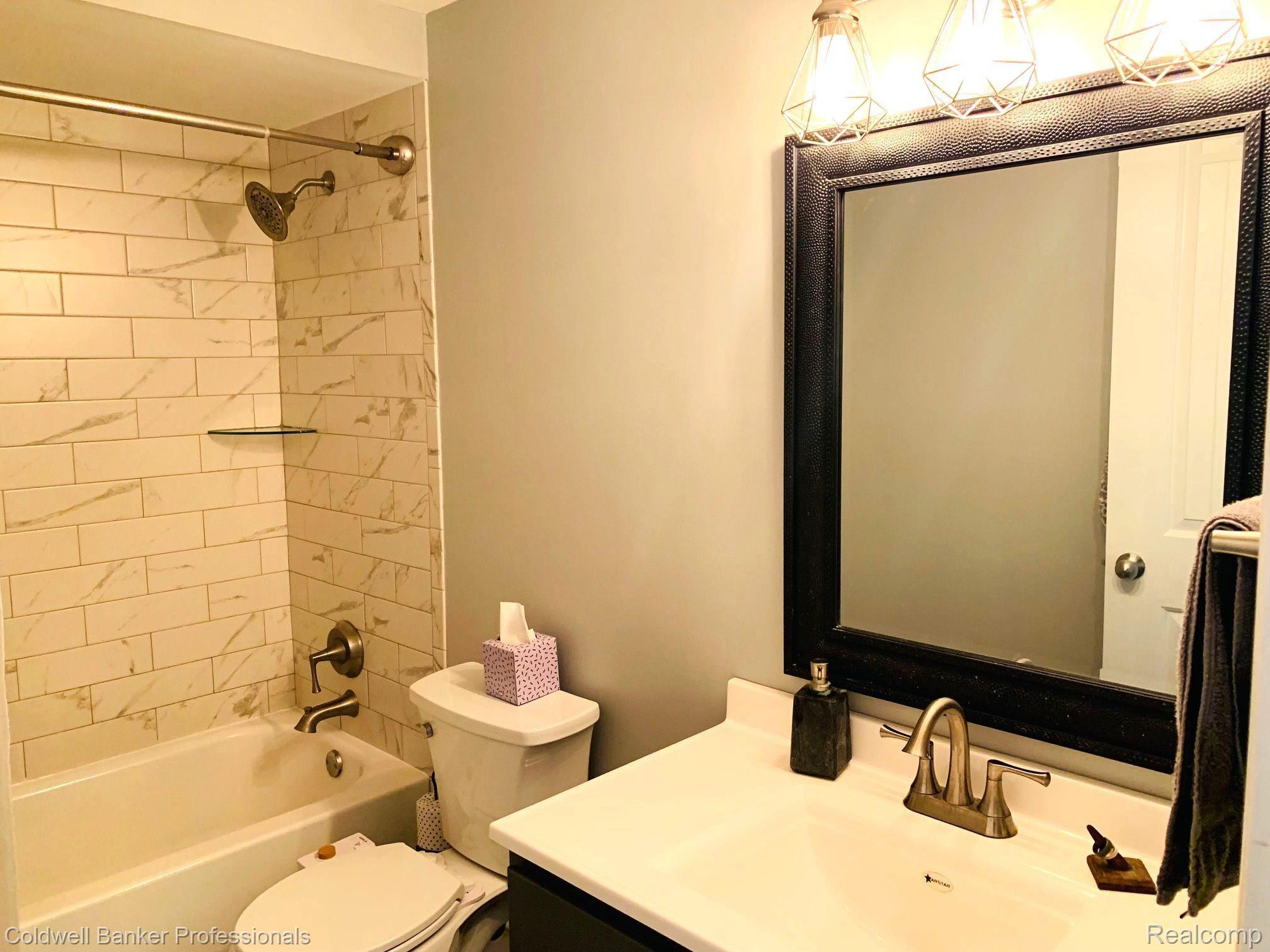 1915 Allenway Court Rochester, MI 48309 - Photo 12 of 27 Gallery Image 12