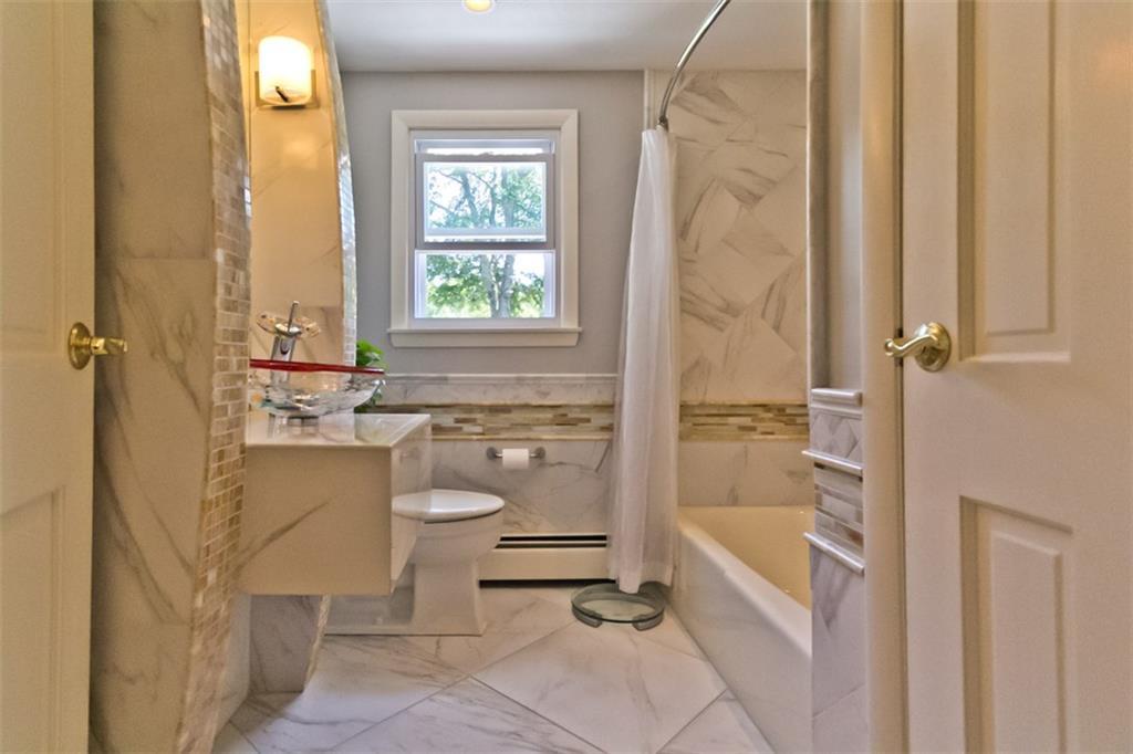 16 Mayflower Road Westbrook, ME 04092 - Photo 17 of 34 First Floor Bath