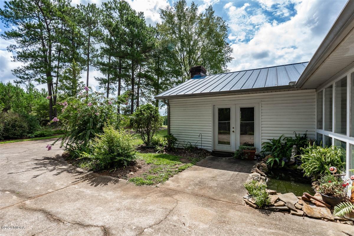 2985 Graham Road Gray, GA 31032 - Photo 22 of 30 a backyard of a house with plants and barbeque oven