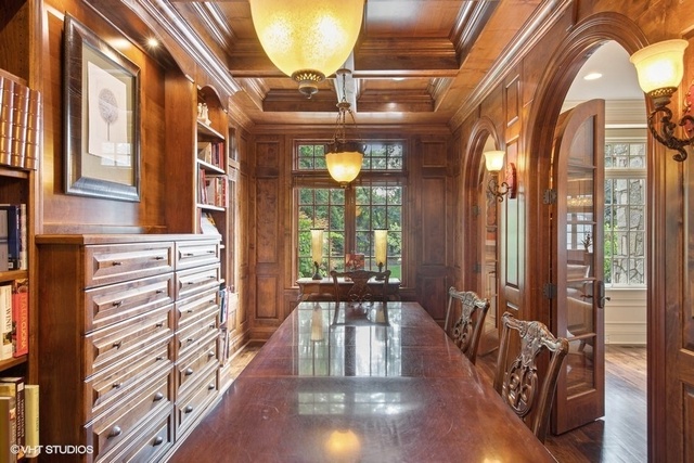 561 Walker Road Hinsdale, IL 60521 - Photo 14 of 41 a view of a interior of the house