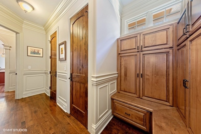 561 Walker Road Hinsdale, IL 60521 - Photo 17 of 41 a view of walk in closet with empty racks