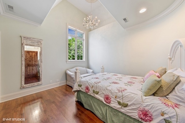 561 Walker Road Hinsdale, IL 60521 - Photo 22 of 41 a bedroom with a bed and a window