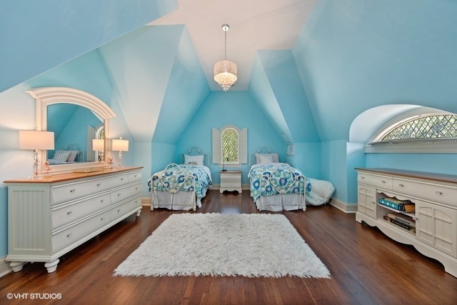 561 Walker Road Hinsdale, IL 60521 - Photo 23 of 41 a spacious bedroom with two beds and a chandelier