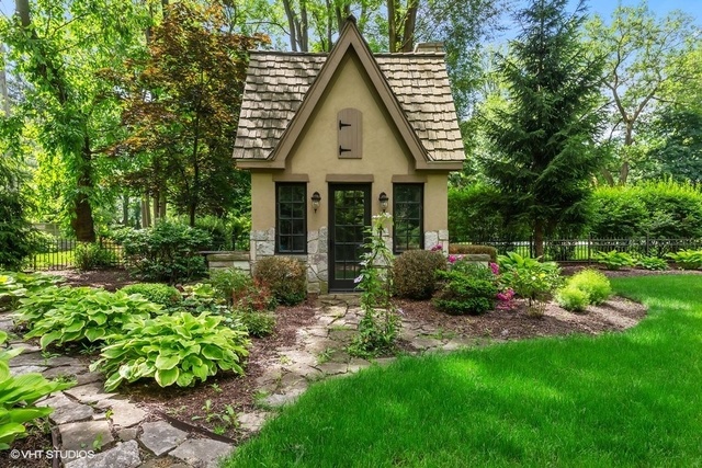 561 Walker Road Hinsdale, IL 60521 - Photo 36 of 41 a view of a house with garden