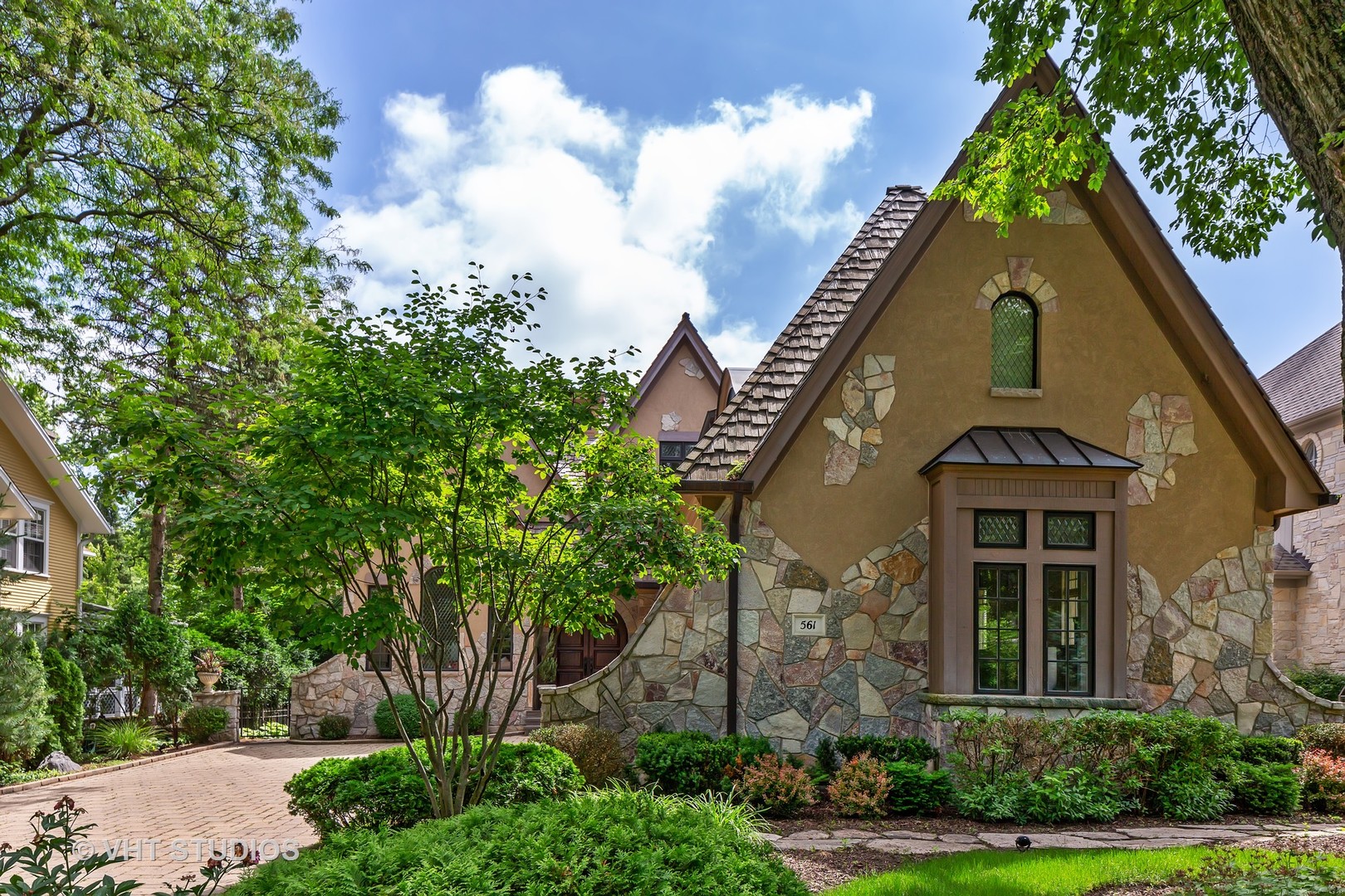 561 Walker Road Hinsdale, IL 60521 - Photo 41 of 41 front view of a house