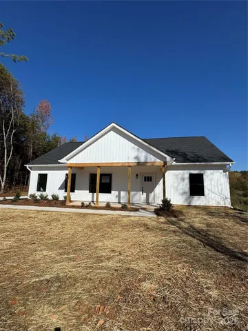 $415,000 | 124 Rollingbrook Road, Kings Mountain, NC 28086