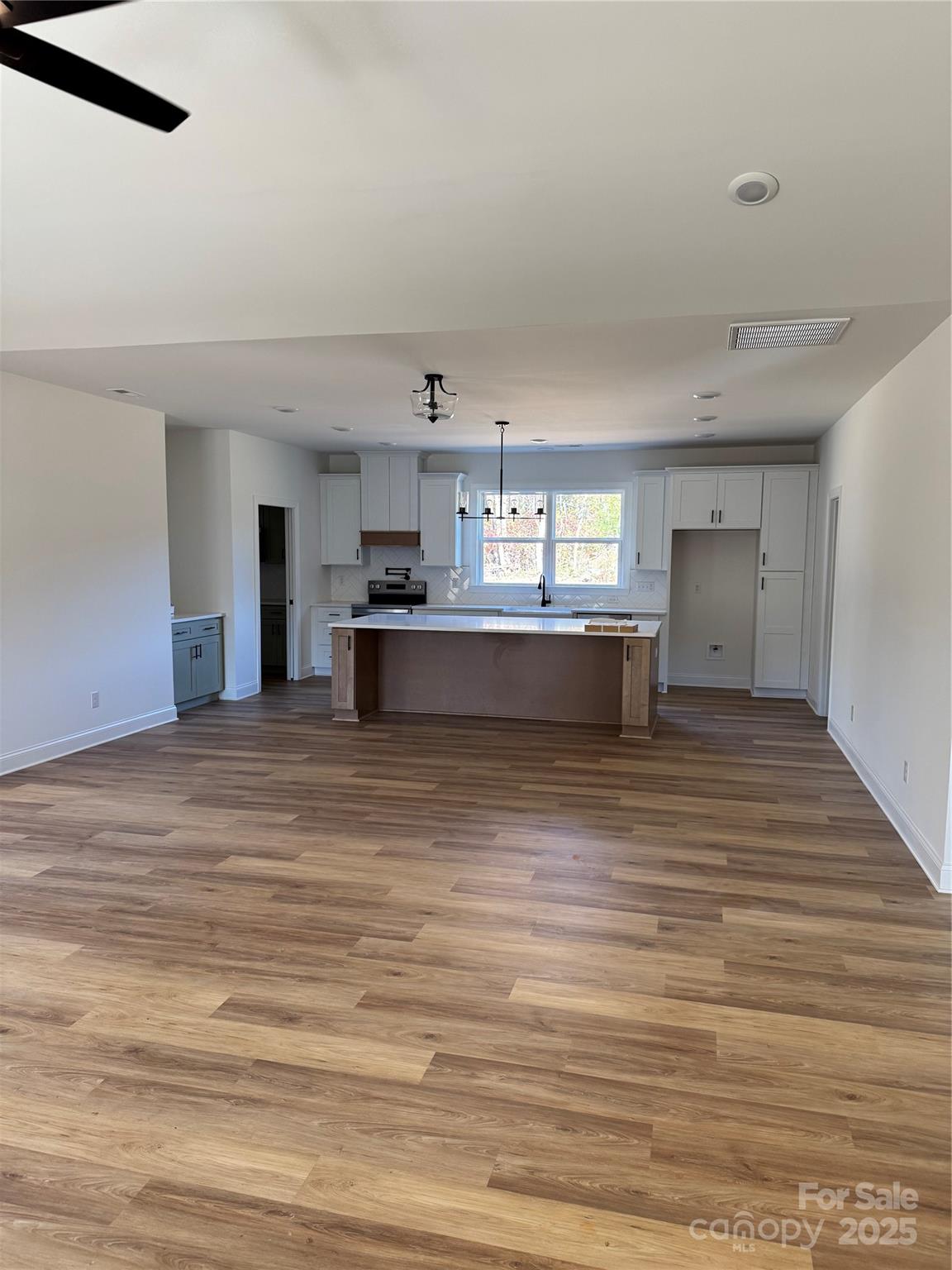124 Rollingbrook Road Kings Mountain, NC 28086 - Photo 2 of 3 a view of kitchen and kitchen island