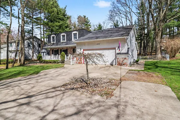 $575,000 | 1378 North Lendale Street, Ludington, MI 49431
