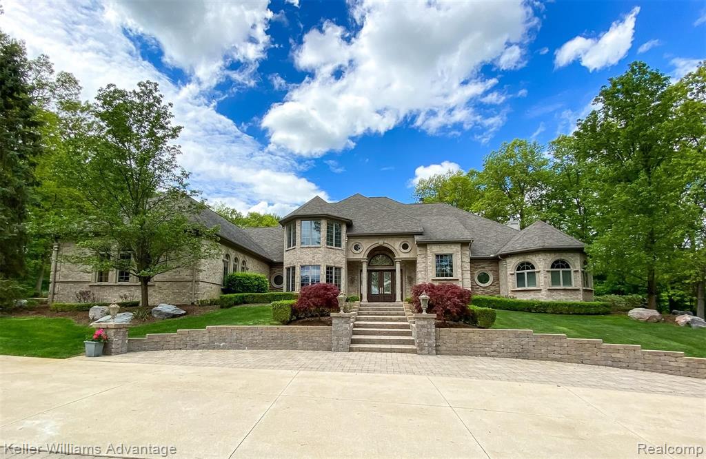 5520 Oak Bluff Road Rochester, MI 48306 - Photo 1 of 60
