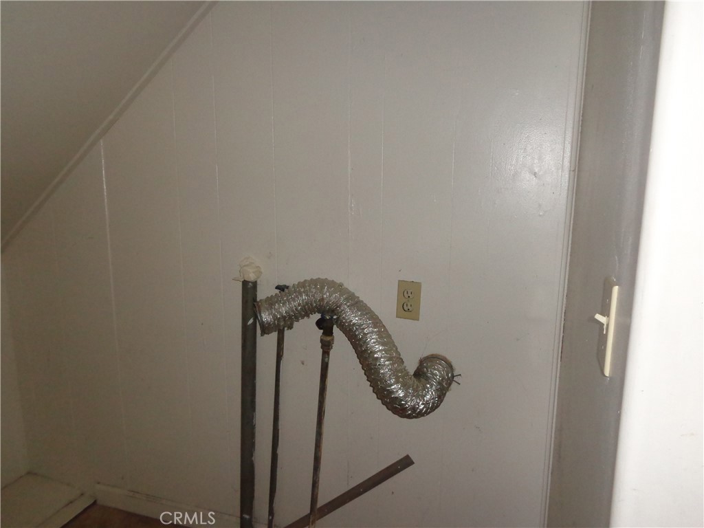 1021 Coulter Pine Road Crestline, CA 92325 - Photo 15 of 31 Laundry hook ups