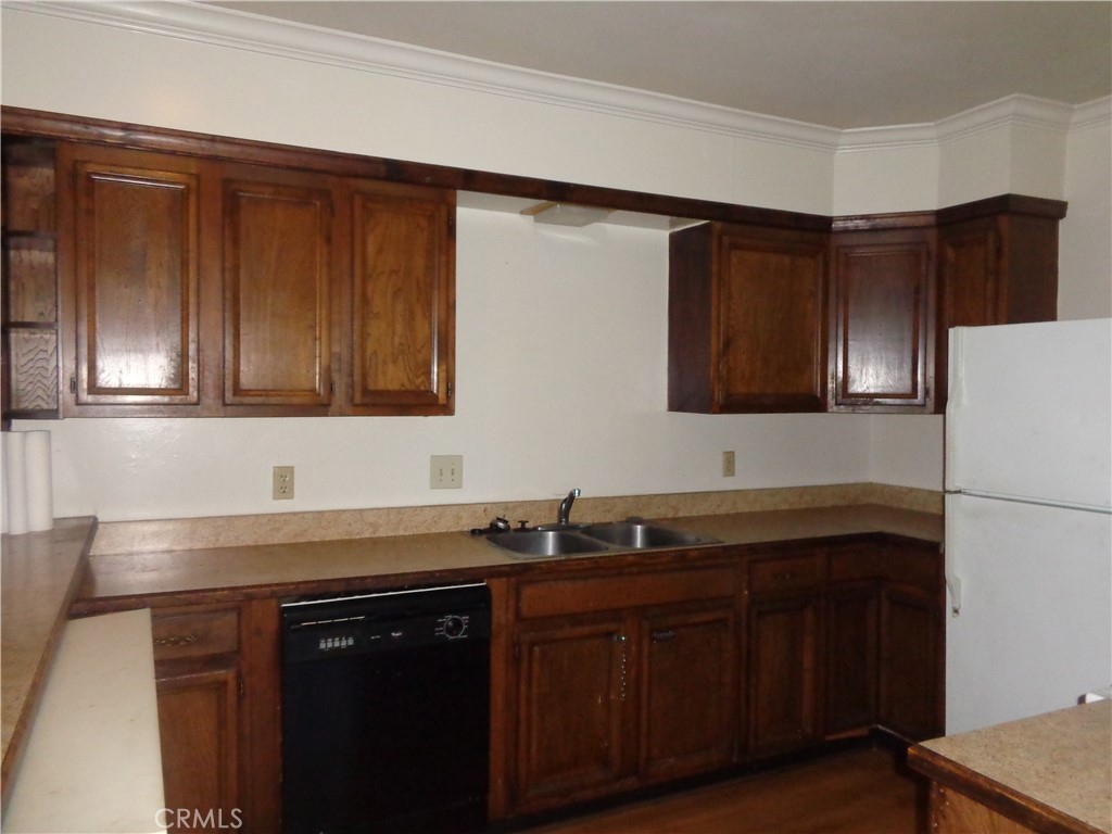1021 Coulter Pine Road Crestline, CA 92325 - Photo 8 of 31 Kitchen