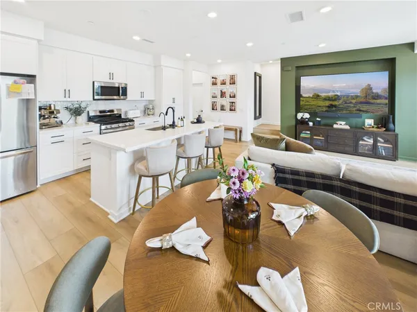 $989,999 | 17952 Seaglass Drive, Huntington Beach, CA 92647
