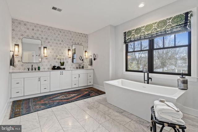 $2,650,000 | 3828 20th Street North, Arlington, VA 22207