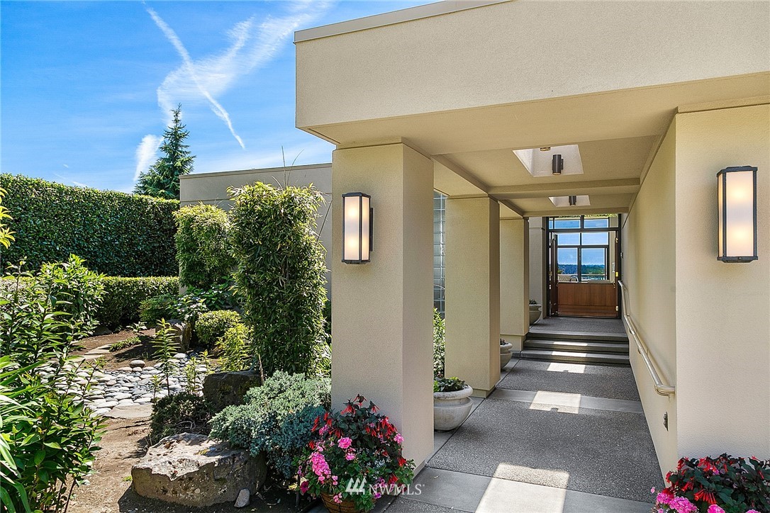 8439 Ridge Road Medina, WA 98039 - Photo 1 of 37 Gallery Image 1