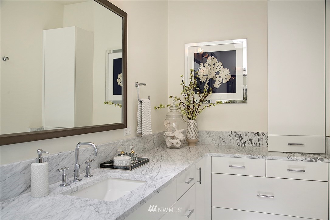 8439 Ridge Road Medina, WA 98039 - Photo 22 of 37 Gallery Image 22