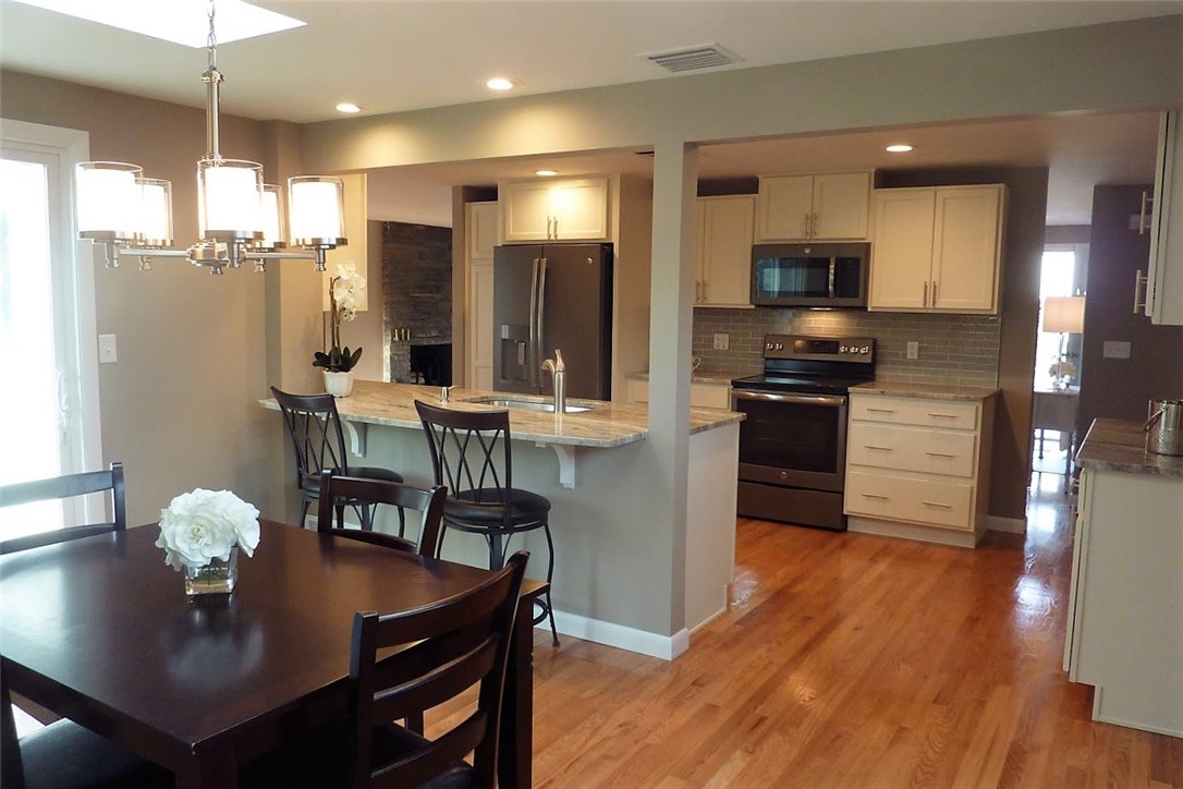 30 Lenox Road Cranston, RI 02920 - Photo 2 of 14
