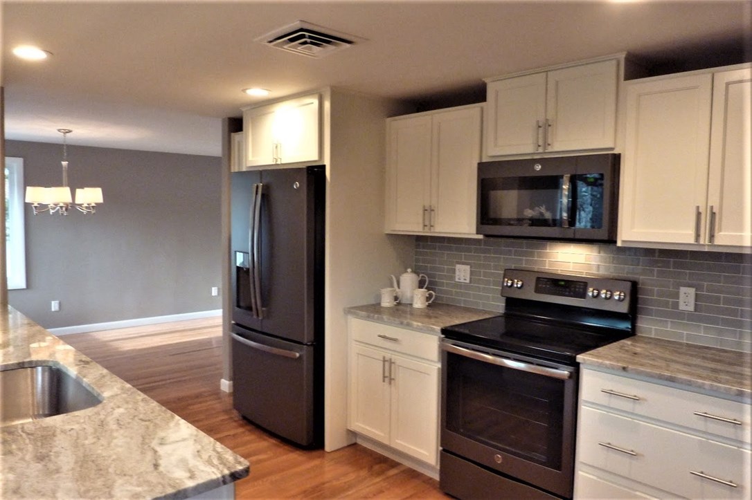 30 Lenox Road Cranston, RI 02920 - Photo 3 of 14