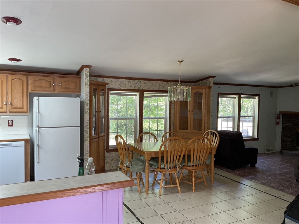 22 Medallion Road Holbrook, MA 02343 - Photo 7 of 38