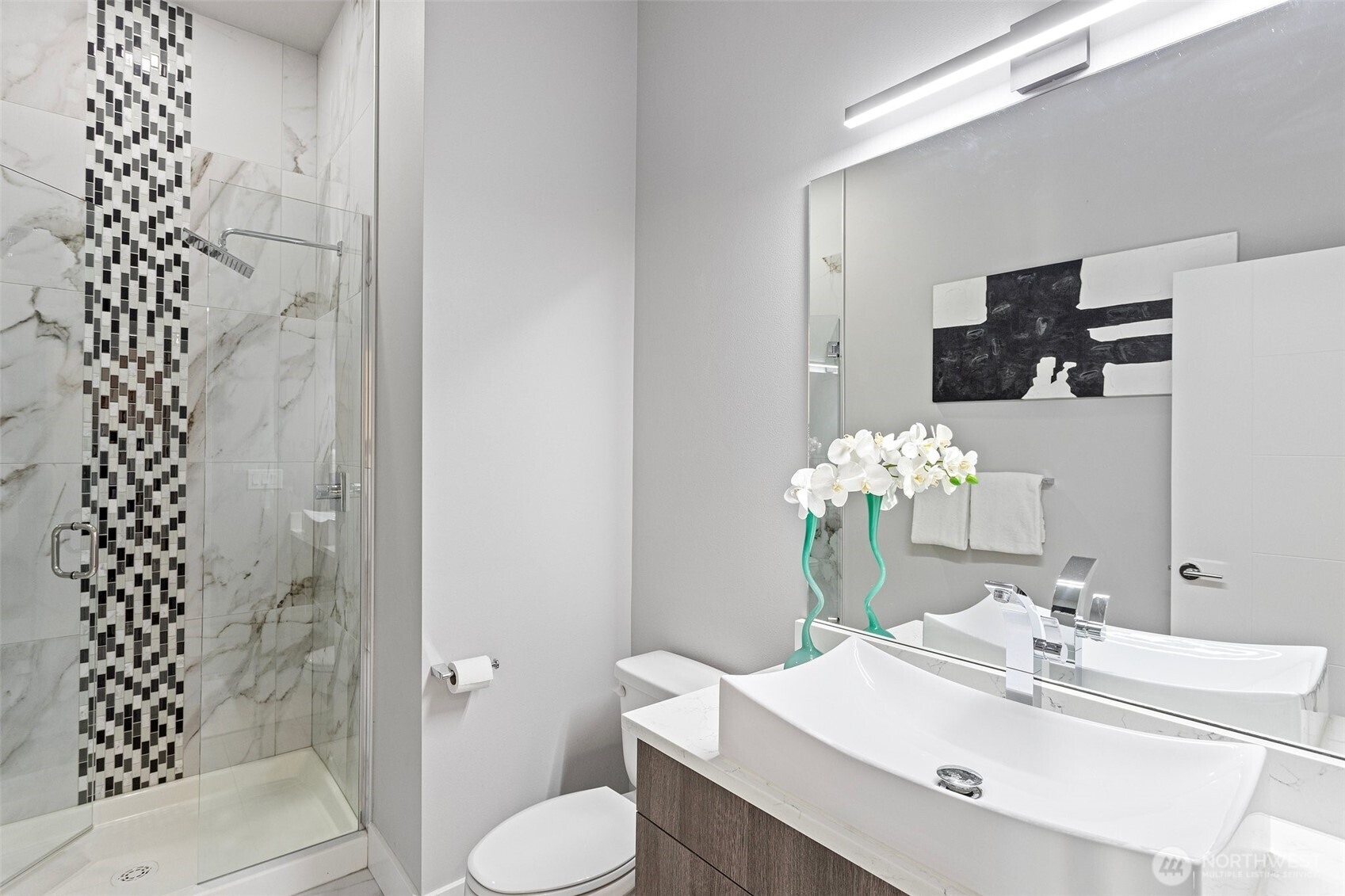 305 Stevens Avenue Southwest Renton, WA 98057 - Photo 16 of 40 a bathroom with a sink toilet and shower