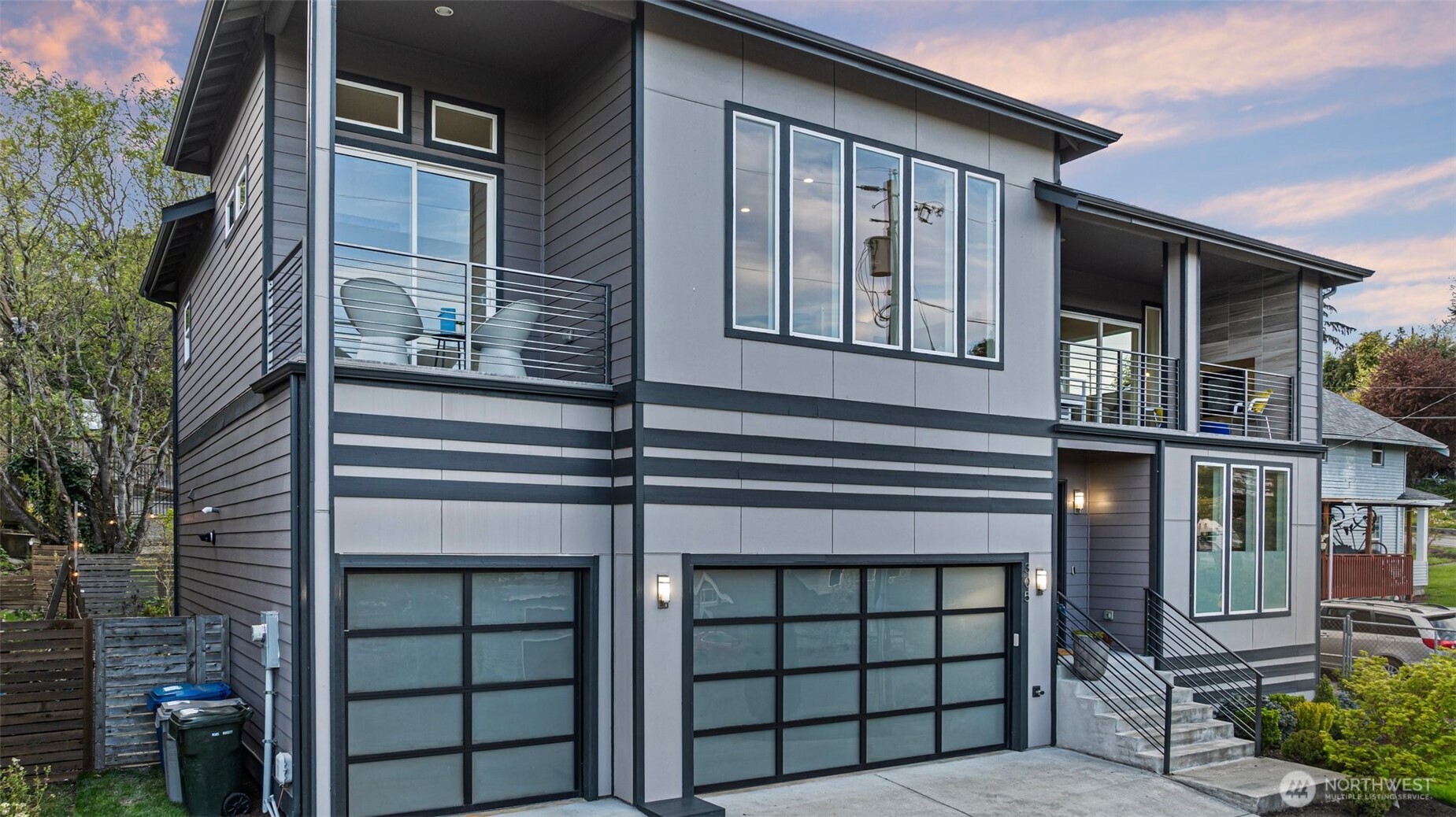 305 Stevens Avenue Southwest Renton, WA 98057 - Photo 3 of 40 a front view of a house with a window