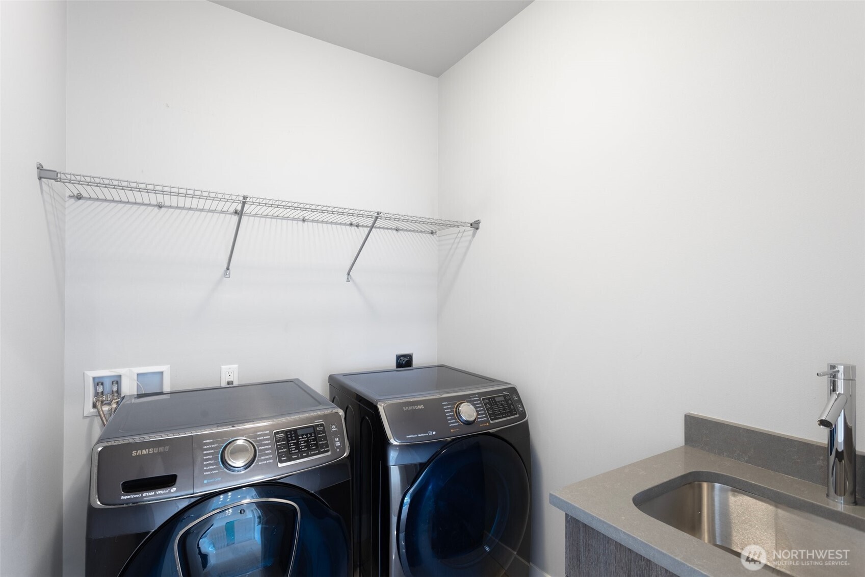 305 Stevens Avenue Southwest Renton, WA 98057 - Photo 33 of 40 a utility room with dryer and washer