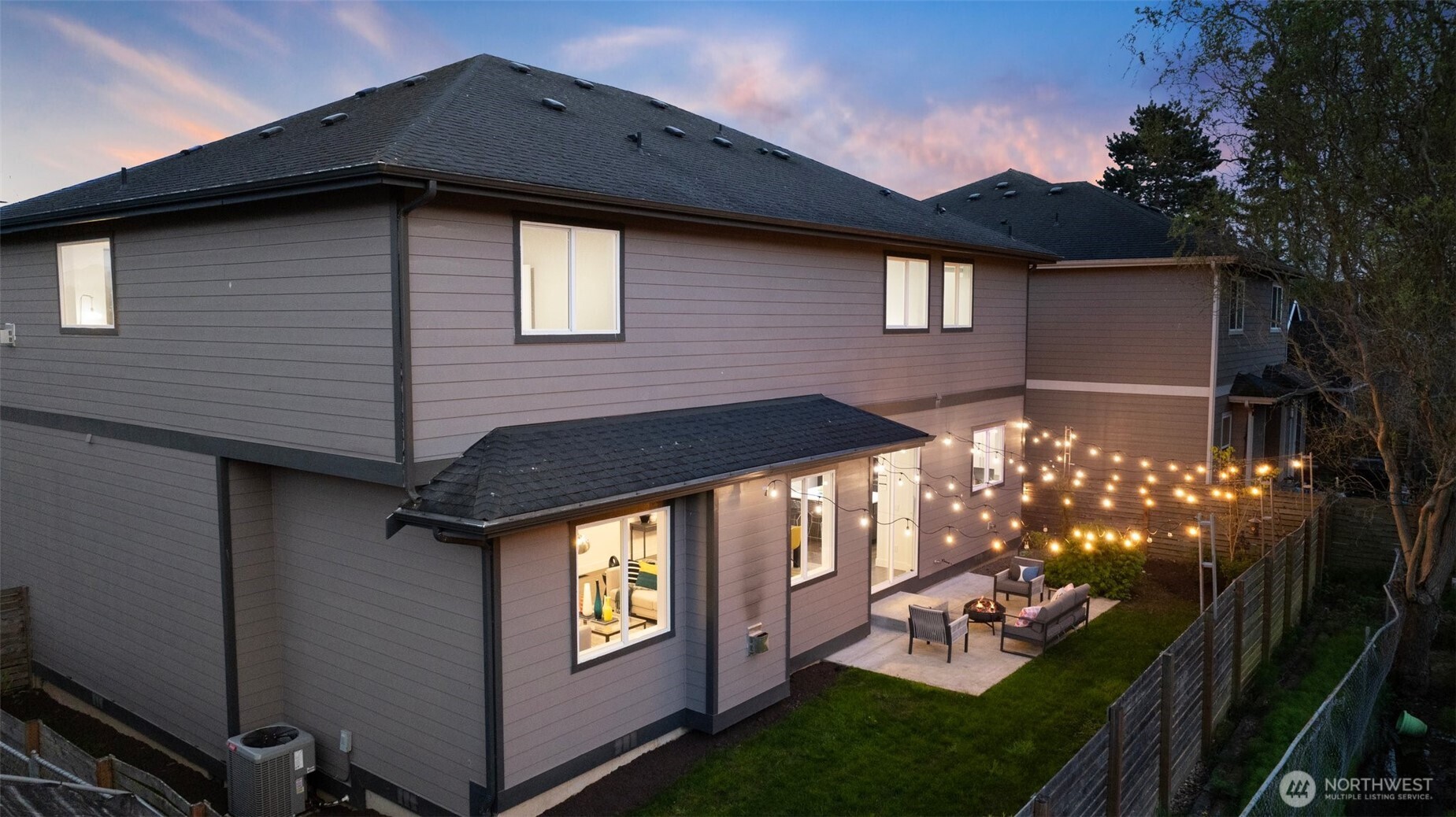 305 Stevens Avenue Southwest Renton, WA 98057 - Photo 37 of 40 a front view of a house