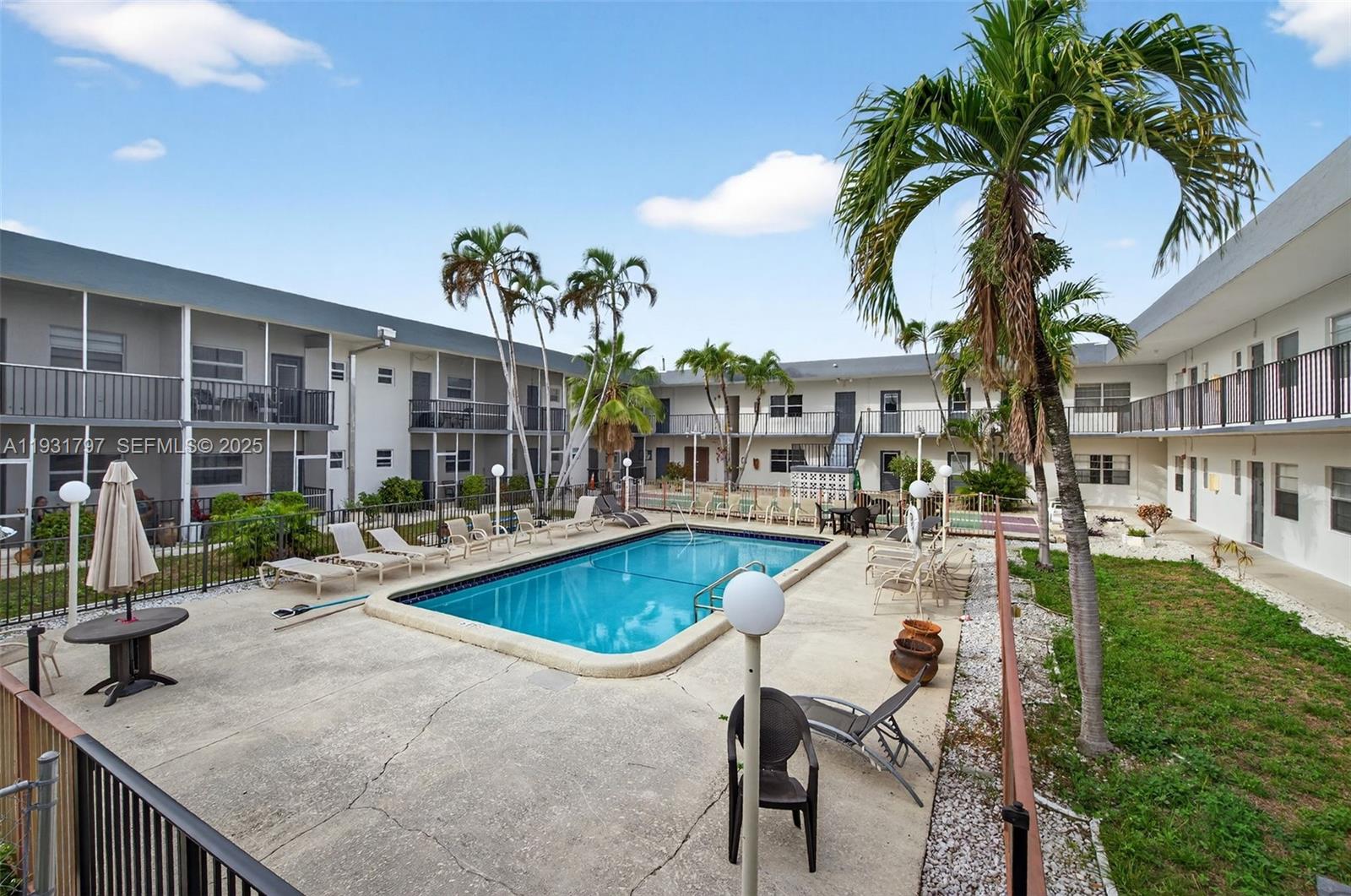 415 Northeast 2nd Street, Unit 224 Hallandale Beach, FL 33009 - Photo 17 of 23