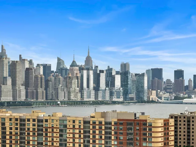 a view of a tennis court