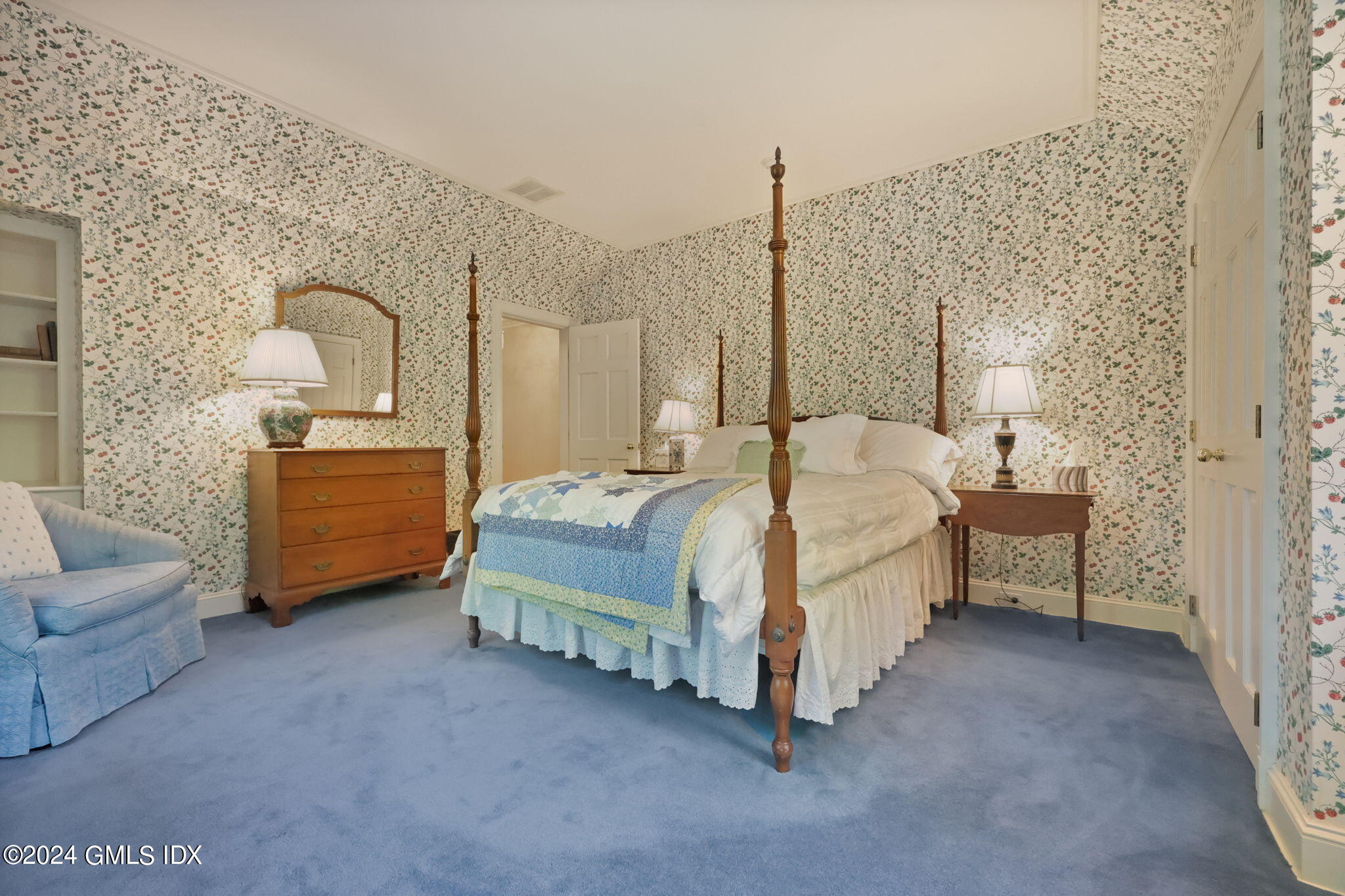 21 Dempsey Lane Greenwich, CT 06830 - Photo 15 of 32 a bedroom with a bed and a couch