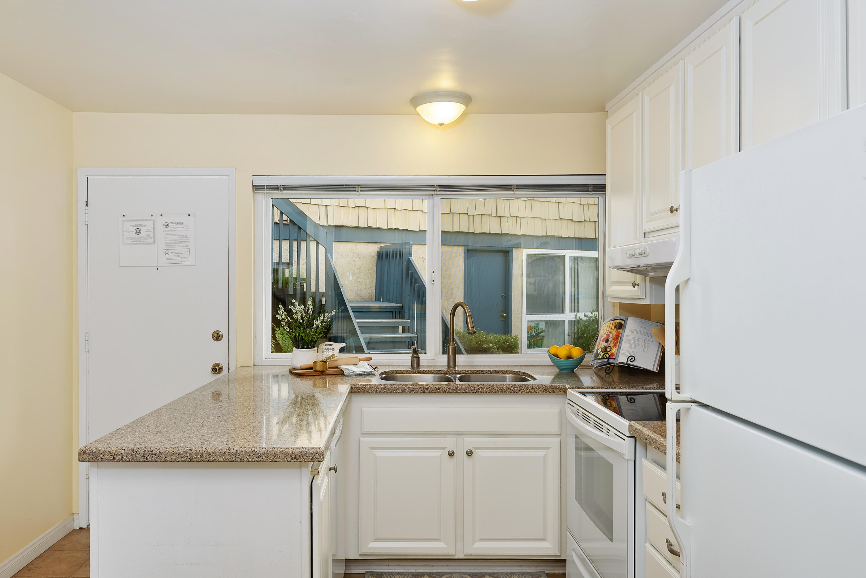4700 Sandyland Road, Unit 2 Carpinteria, CA 93013 - Photo 12 of 24 Light-Bright and Airy