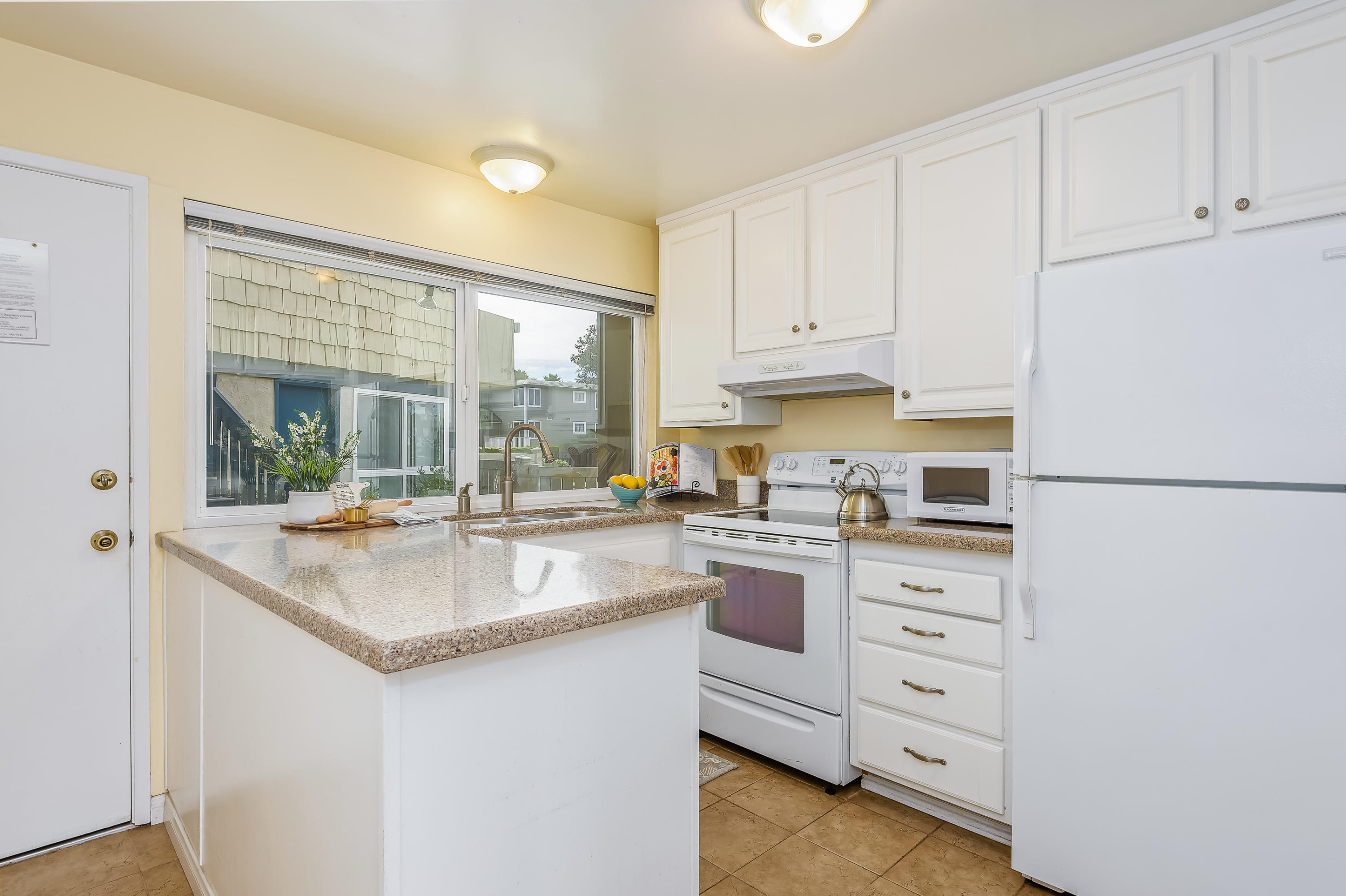 4700 Sandyland Road, Unit 2 Carpinteria, CA 93013 - Photo 13 of 24 Updated Kitchen