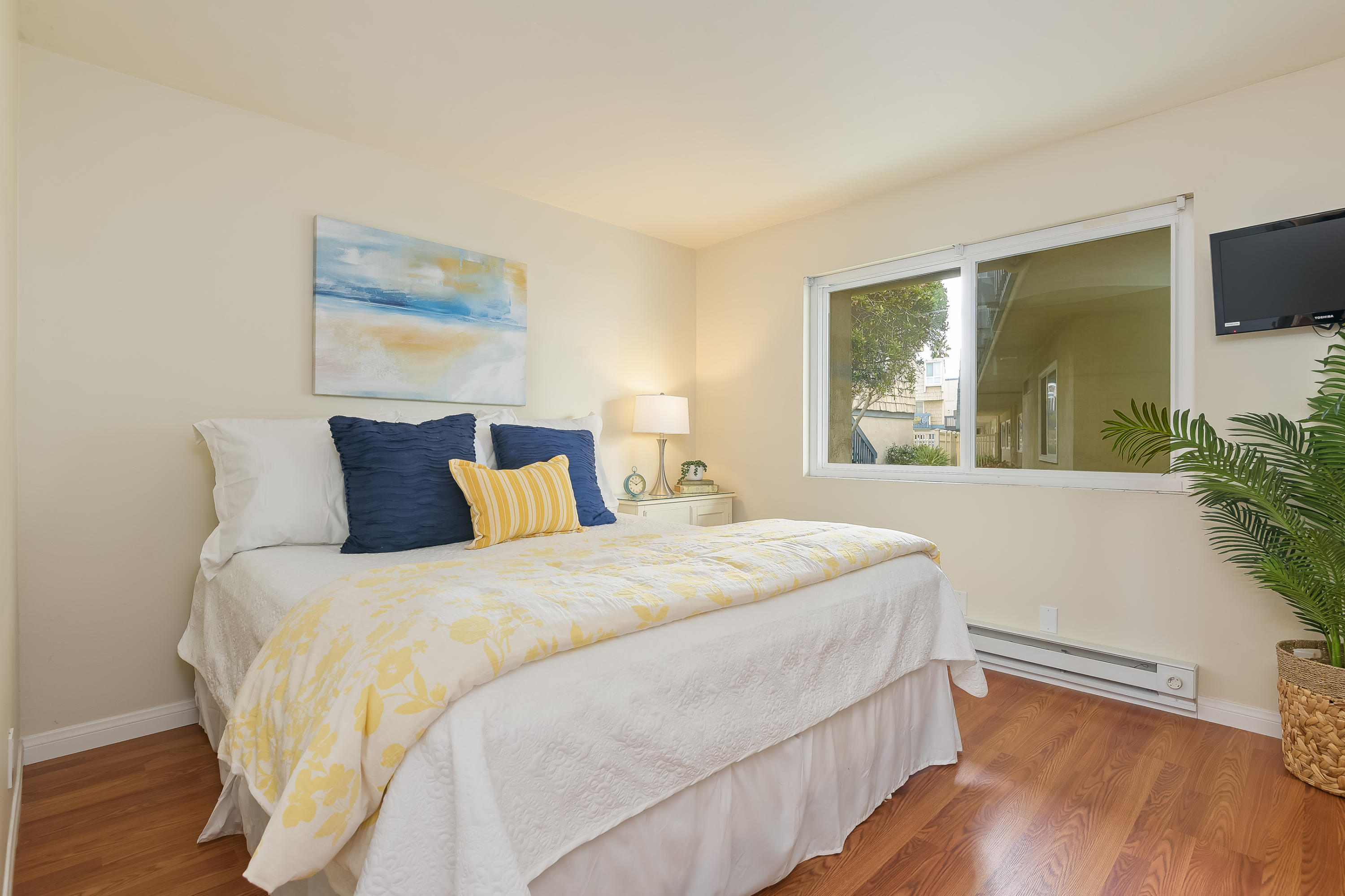 4700 Sandyland Road, Unit 2 Carpinteria, CA 93013 - Photo 8 of 24 Master Bedroom
