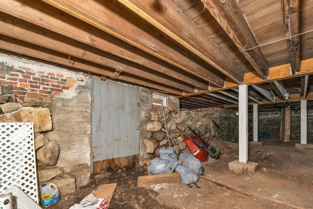 $3,500 | 172 Center Street, Wolfeboro, NH 03894