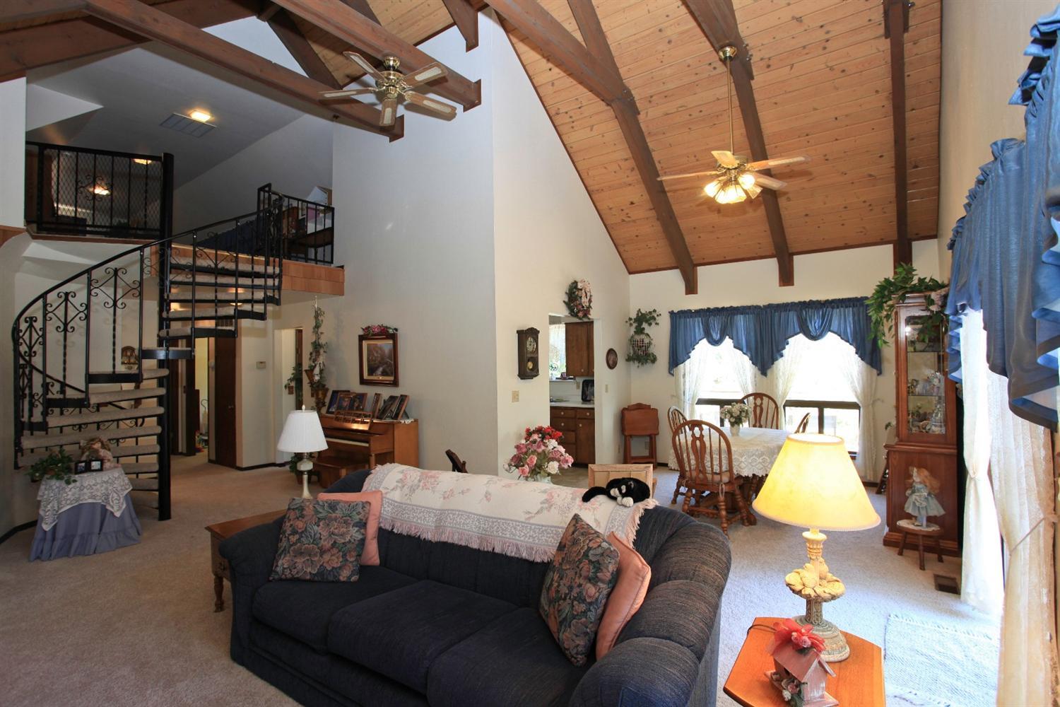 1765 Robertson Bridge Road Grants Pass, OR 97526 - Photo 16 of 29 Additional Photo