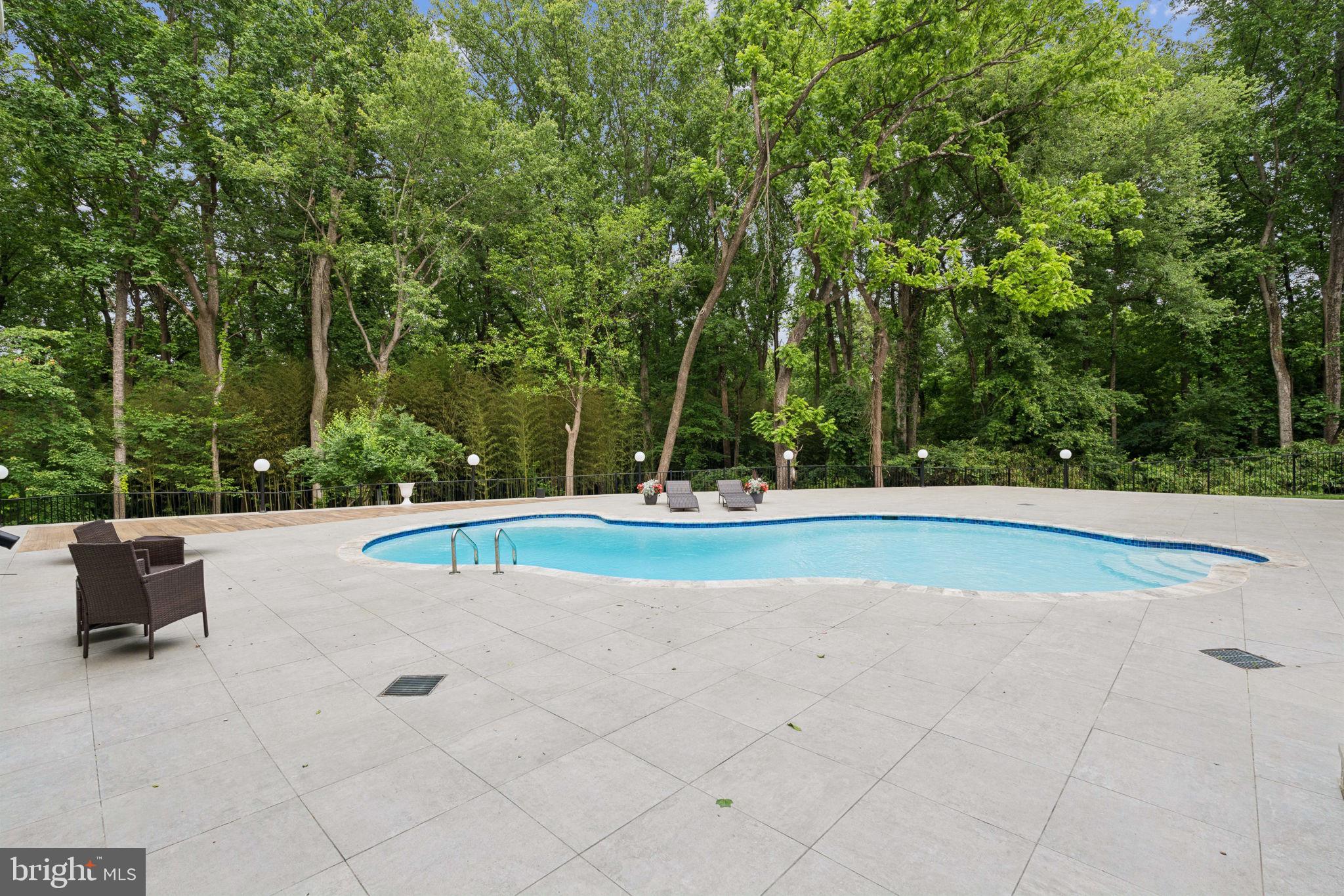2209 Hunter Mill Road Vienna, VA 22181 - Photo 58 of 63 a view of a outdoor space