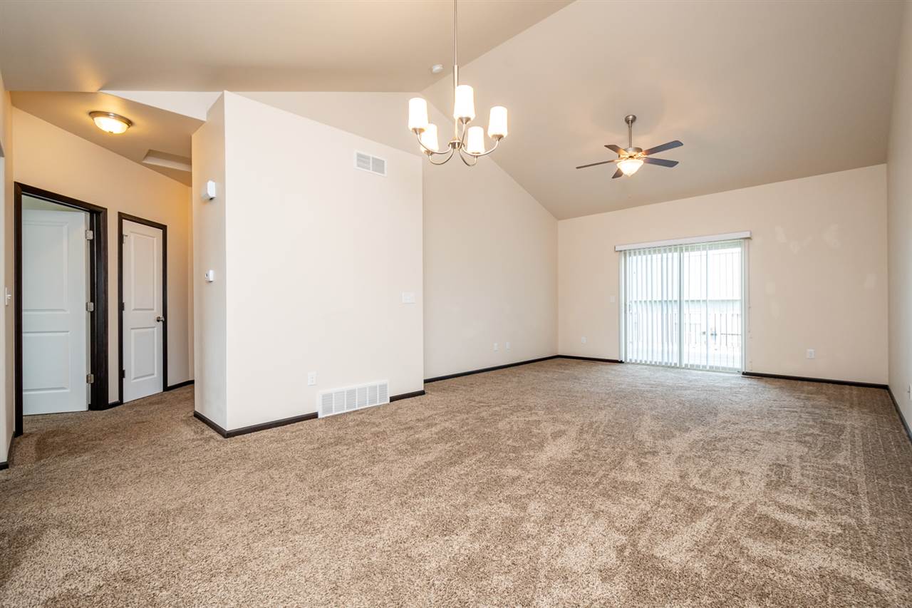 202 Prairie Rose Place Solon, IA 52333 - Photo 4 of 25 Gallery Image 4