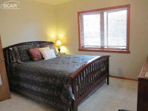 5296 North Center Road Flint, MI 48506 - Photo 17 of 33 20435397-16.JPG