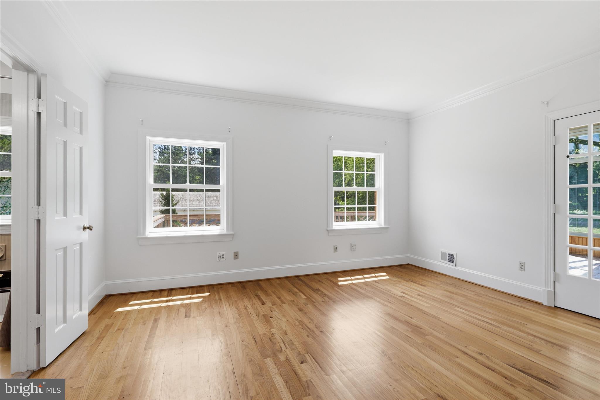 1051 Kelso Road Great Falls, VA 22066 - Photo 11 of 40 Main level bedroom, hardwood floors/wooded views