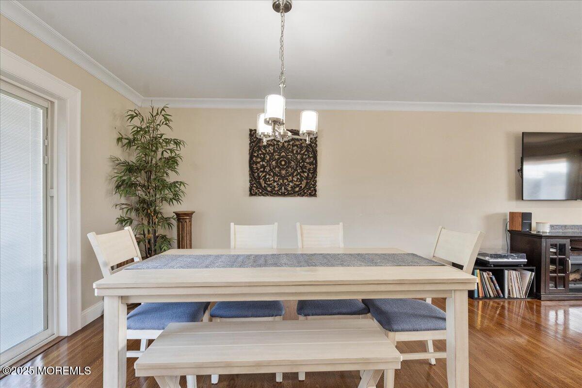 165 Port Road Brick, NJ 08723 - Photo 10 of 48 a living room with a table and a potted plant